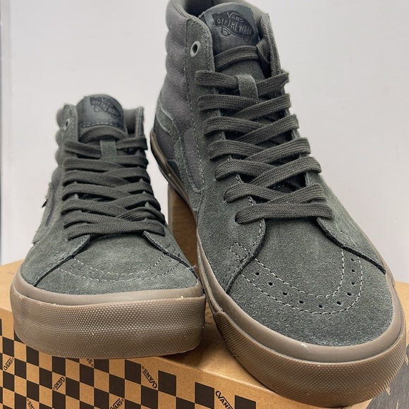 Vans • Men’s Bmx Sk8-Hi Dark Gray/Gum
VN0005V0BFD
Sneakers - Picture 5 of 16